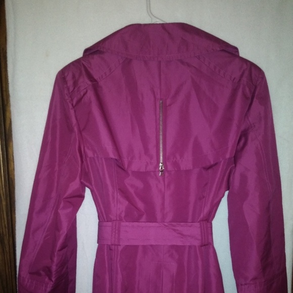 Gallery Rain Coat. Beautiful fuchsia Color. - Picture 3 of 5